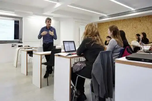 The Madrid campus features numerous classrooms that blend modern technology with innovative design to deliver high-quality educational experiences. Smaller classrooms are also available for interactive teaching and workshops, allowing for more personalized interactions between students and professors.